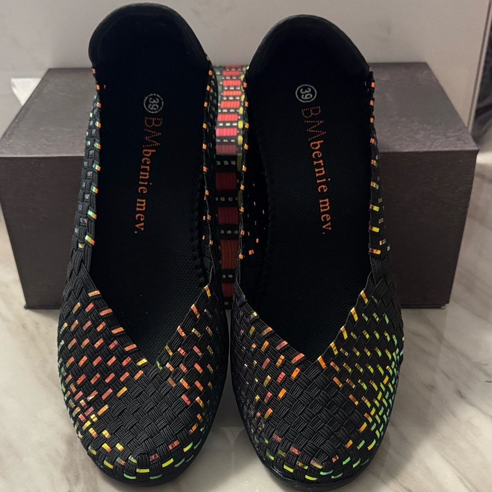 bernie mev. Women's Black and Multi-Color Woven Loafers size 8